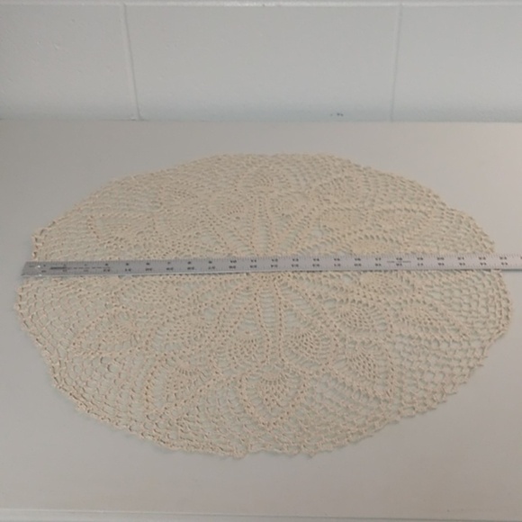 VINTAGE LARGE 23" CROCHET TABLE SCAPE CENTER PIECE GRANNYCORE, BOHO, HANDCRAFTED - Picture 7 of 9